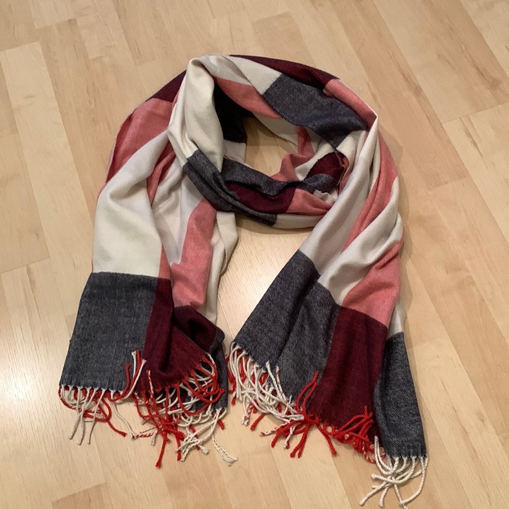 GAP Cozy Scarf with Fringe Ends